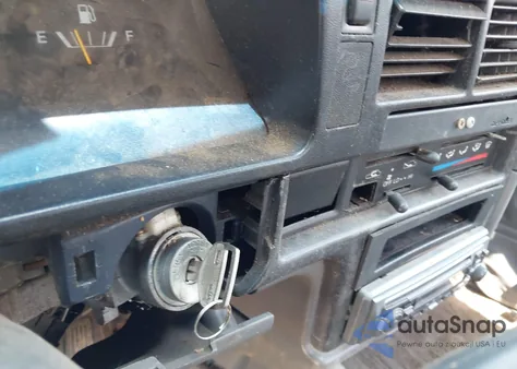 1989 Toyota Pickup 1/2 Ton Sht Wheelbase Dlx from USA, damaged, VIN JT4VN01D5K6005011